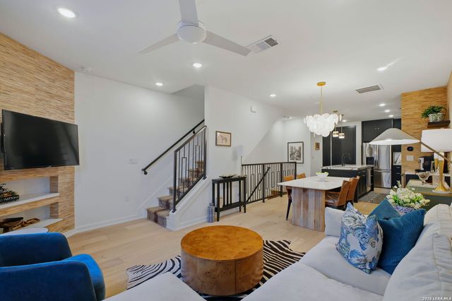 719 E Locust St Unit 4107, San Antonio, TX 78212