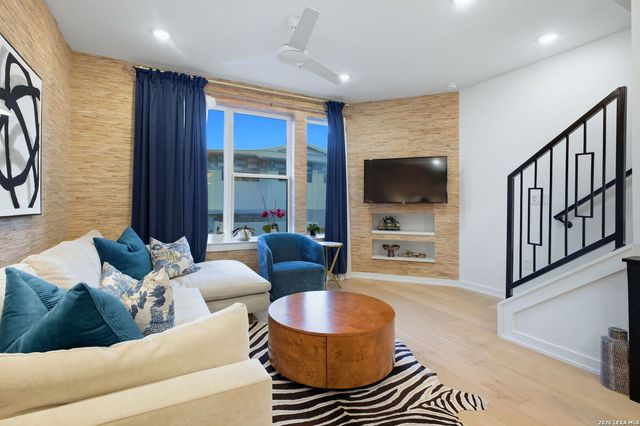 719 E Locust St Unit 4107, San Antonio, TX 78212