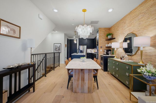 719 E Locust St Unit 4107, San Antonio, TX 78212