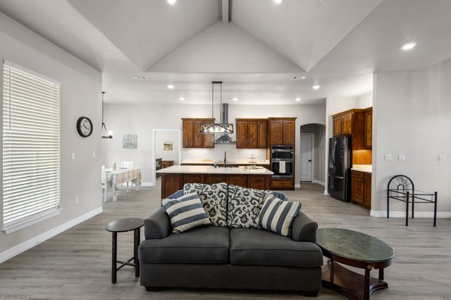 1404 Faulkner Road, Sunset, TX 76270