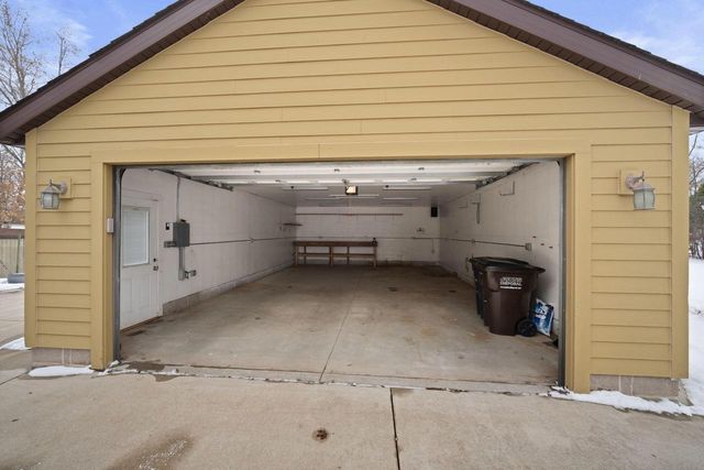 5144 S 43rd STREET, Greenfield, WI 53220