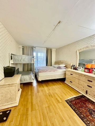 97-07 63 Road 3M, Rego Park, NY 11374