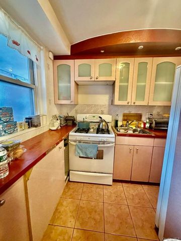 97-07 63 Road 3M, Rego Park, NY 11374