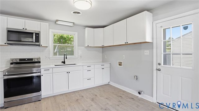 3613 Creekwood Dr, Hopewell, VA 23860