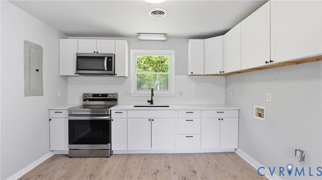 3613 Creekwood Dr, Hopewell, VA 23860