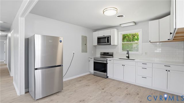 3613 Creekwood Dr, Hopewell, VA 23860