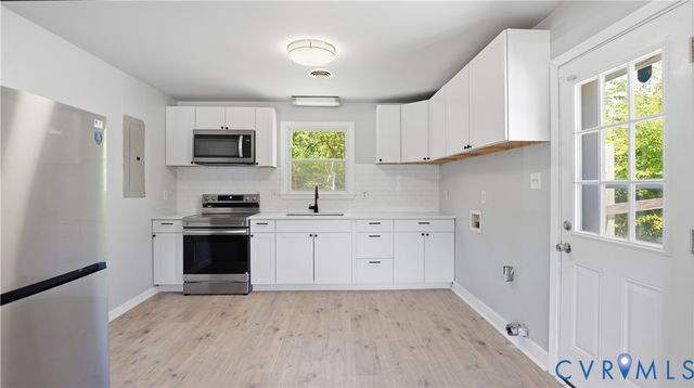 3613 Creekwood Dr, Hopewell, VA 23860