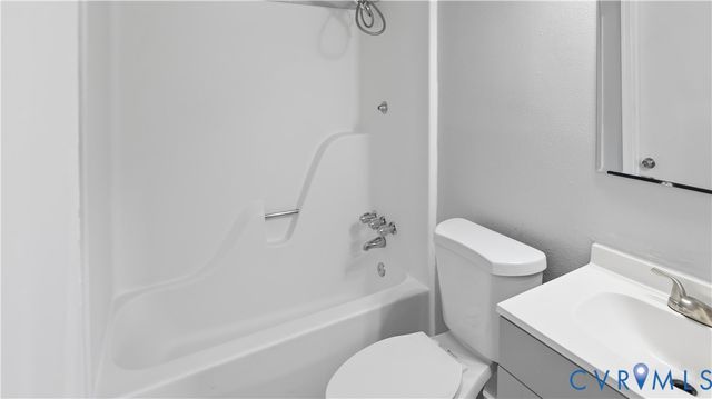 3613 Creekwood Dr, Hopewell, VA 23860
