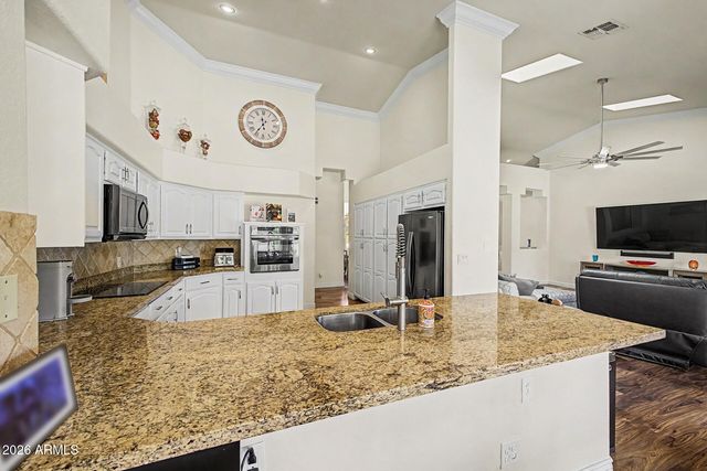 4637 W MISTY WILLOW Lane, Glendale, AZ 85310