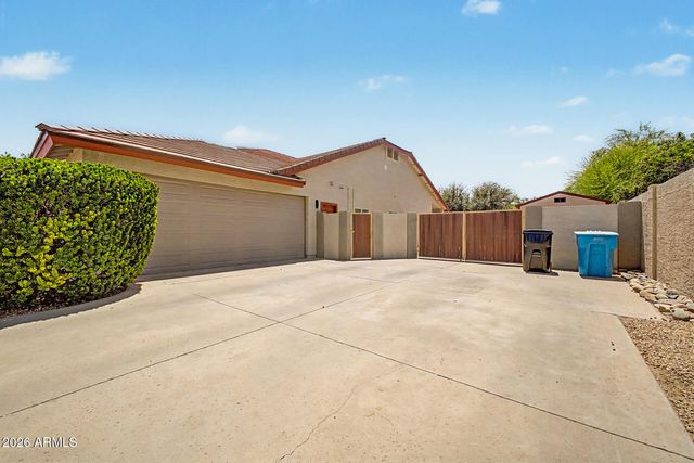 4637 W MISTY WILLOW Lane, Glendale, AZ 85310