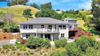 1100 Dunsyre Dr, Lafayette, CA 94549