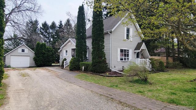 1256 Pine Street, Lapeer, MI 48446