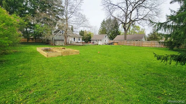 1256 Pine Street, Lapeer, MI 48446