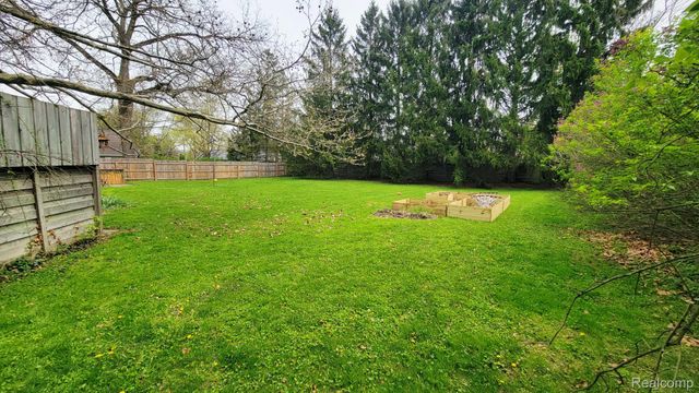 1256 Pine Street, Lapeer, MI 48446