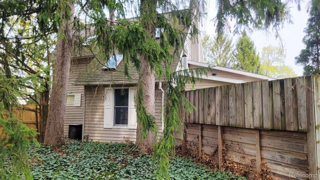 1256 Pine Street, Lapeer, MI 48446