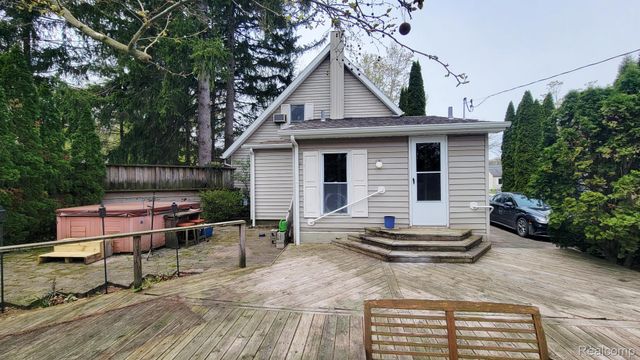 1256 Pine Street, Lapeer, MI 48446