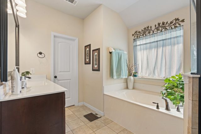 8901 Hillview Drive, Godley, TX 76044