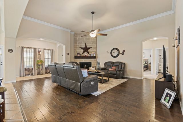 8901 Hillview Drive, Godley, TX 76044
