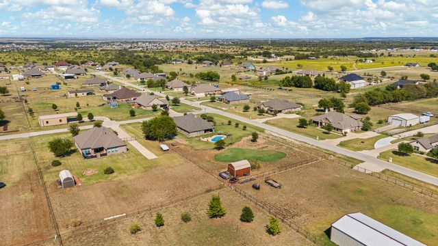 8901 Hillview Drive, Godley, TX 76044