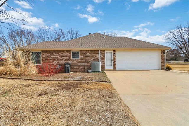 13648 N UA Beef Farm, Fayetteville, AR 72704