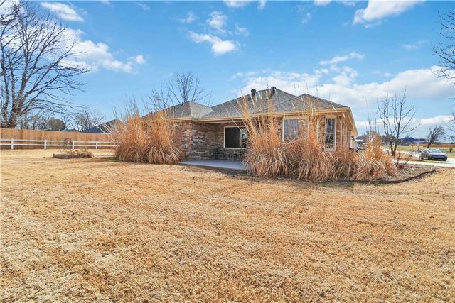 13648 N UA Beef Farm, Fayetteville, AR 72704