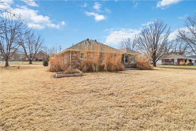 13648 N UA Beef Farm, Fayetteville, AR 72704