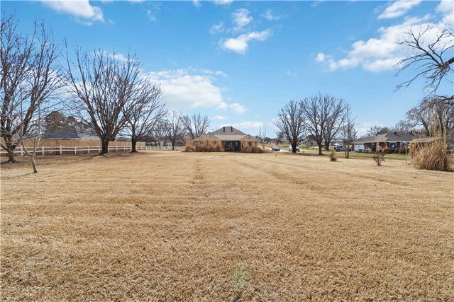 13648 N UA Beef Farm, Fayetteville, AR 72704