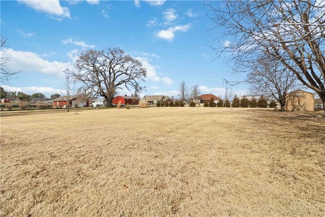 13648 N UA Beef Farm, Fayetteville, AR 72704