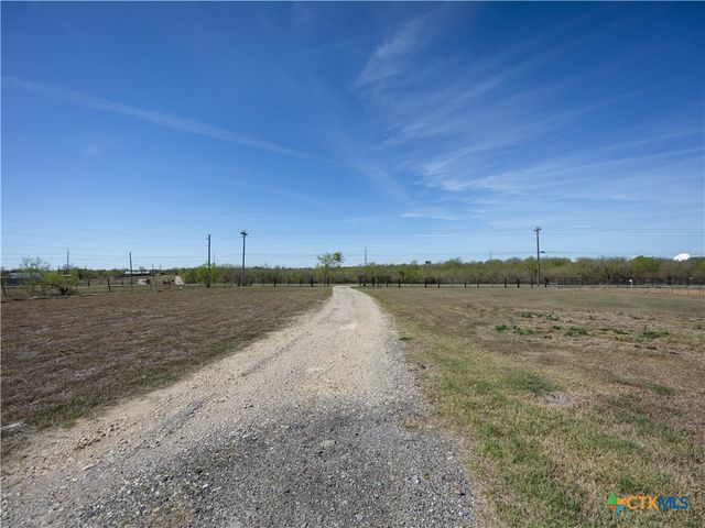 2412 Williamson Road, Lockhart, TX 78644