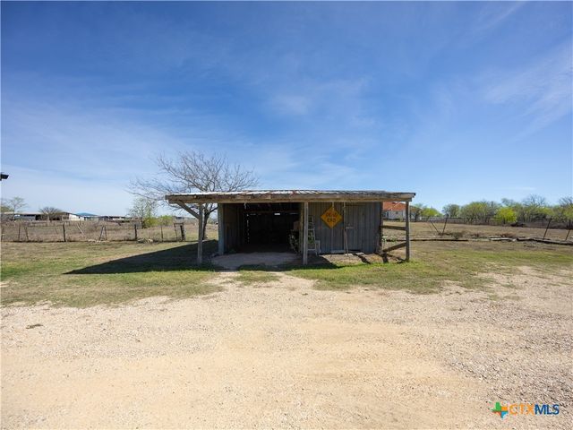 2412 Williamson Road, Lockhart, TX 78644