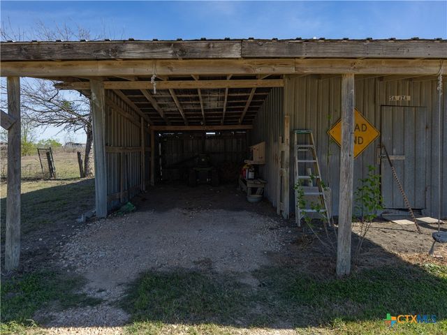 2412 Williamson Road, Lockhart, TX 78644