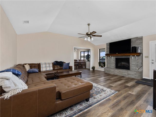 2412 Williamson Road, Lockhart, TX 78644