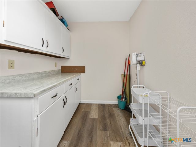 2412 Williamson Road, Lockhart, TX 78644