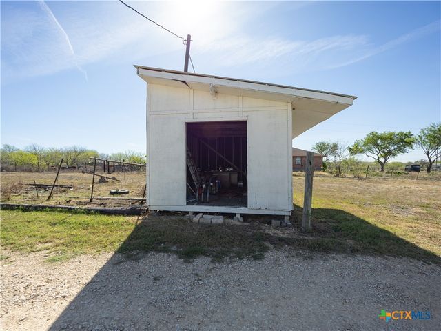 2412 Williamson Road, Lockhart, TX 78644
