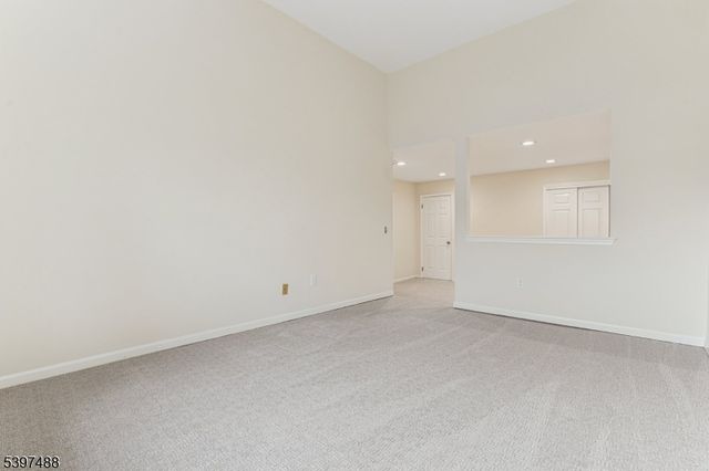 318 Main St 34, Madison Boro, NJ 07940