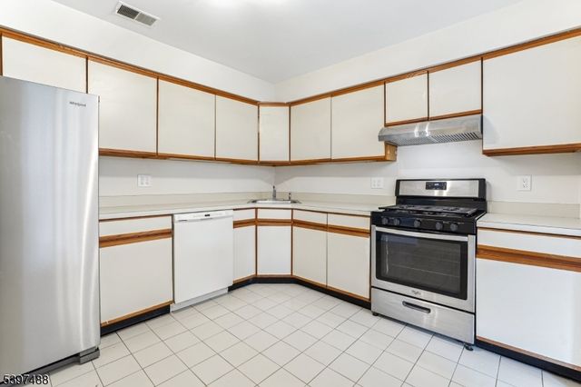 318 Main St 34, Madison Boro, NJ 07940