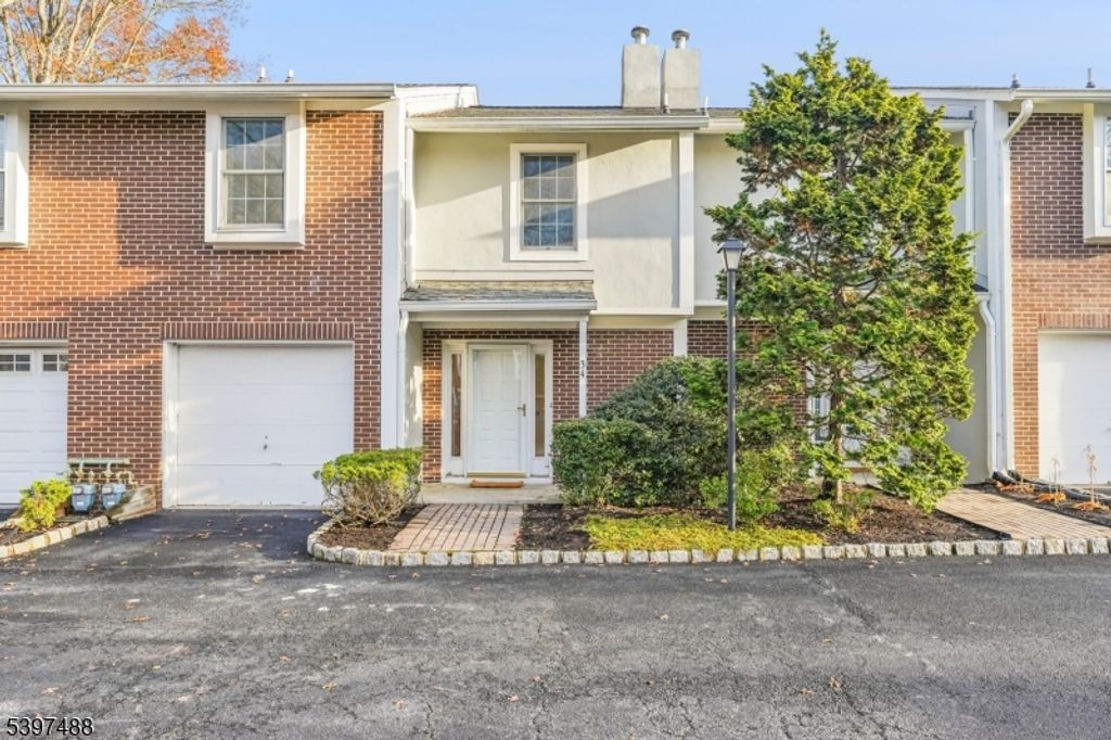 318 Main St 34, Madison Boro, NJ 07940