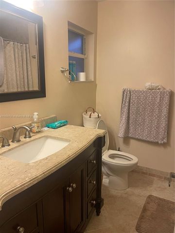 8552 N Campanelli Blvd, Plantation, FL 33322