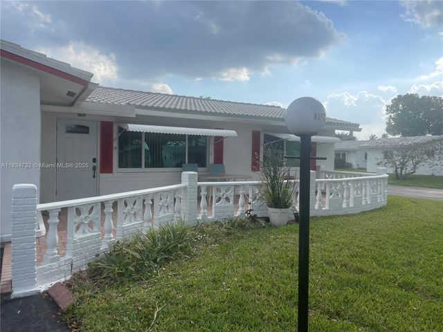 8552 N Campanelli Blvd, Plantation, FL 33322