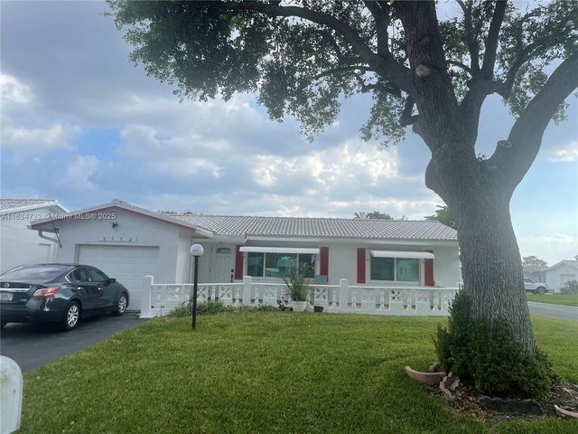 8552 N Campanelli Blvd, Plantation, FL 33322