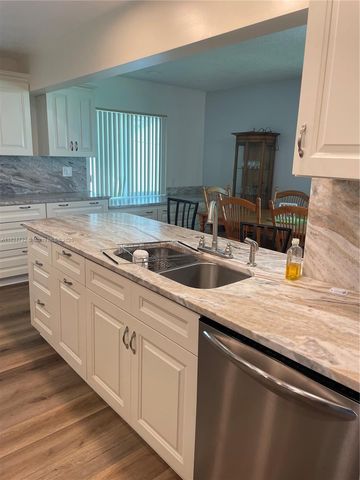 8552 N Campanelli Blvd, Plantation, FL 33322