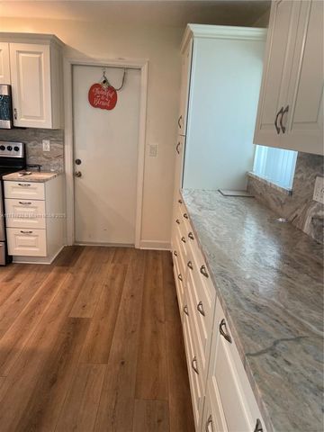 8552 N Campanelli Blvd, Plantation, FL 33322