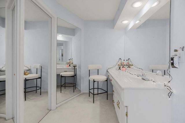 4501 NW Baltimore Court, Kansas City, MO 64116