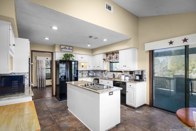 115 Sprecken Isle, Canyon Lake, TX 78133