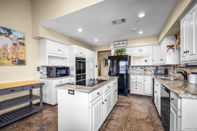 115 Sprecken Isle, Canyon Lake, TX 78133