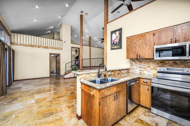 115 Sprecken Isle, Canyon Lake, TX 78133