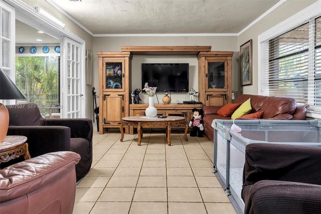 9011 SW 18th Terrace, Miami, FL 33165