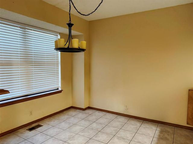 1913 Singingwood Avenue, Edmond, OK 73013