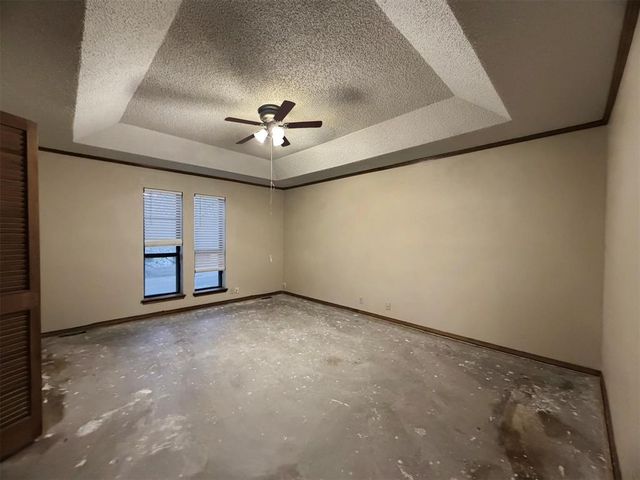 1913 Singingwood Avenue, Edmond, OK 73013