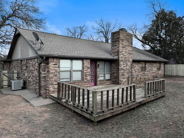 1913 Singingwood Avenue, Edmond, OK 73013